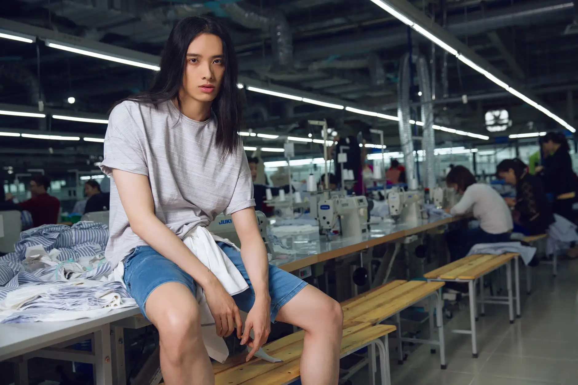 滕州敏陶阅服装店2025春季女装流行色趋势与搭配要点